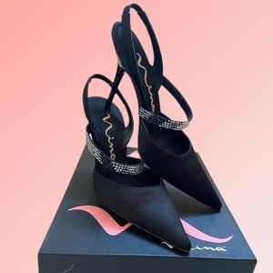 Black evening shoes in size 6, worn just once.